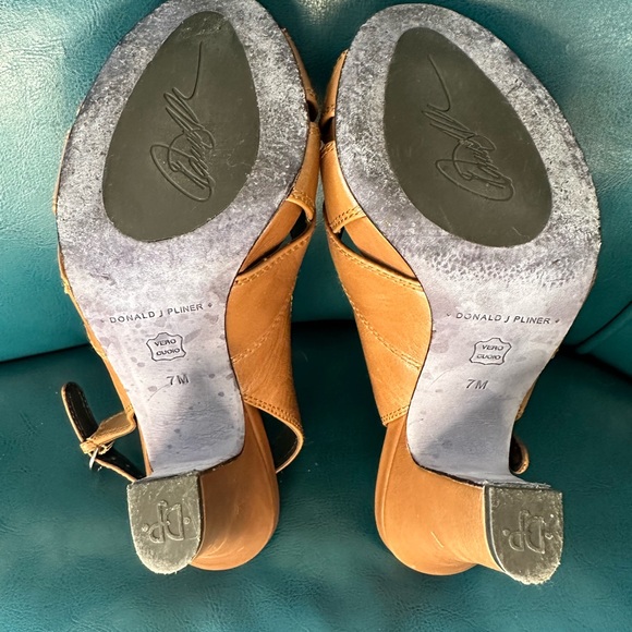 Donald Pilner Tan Sling Back Heels, Size 7M - Picture 5 of 9